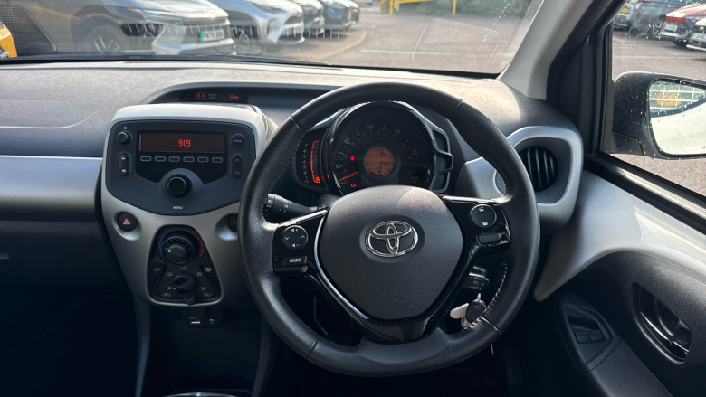 Toyota Aygo 1.0 VVT-i X-Play 5dr Petrol Hatchback